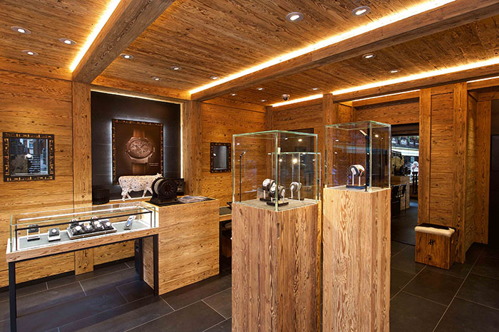 HUBLOT 策馬特專賣店內部原木陳列。